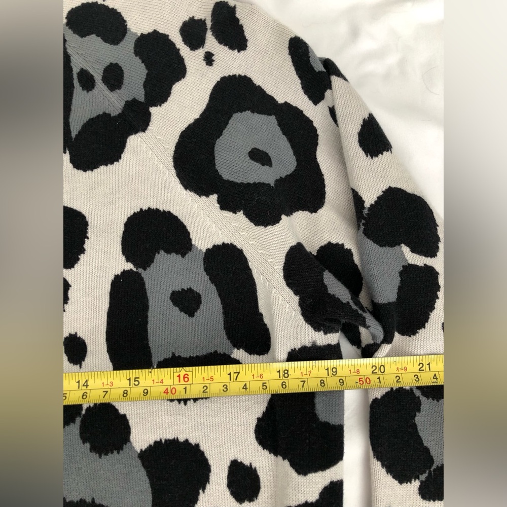 EUC Whispr super soft animal print with lavender trim silk blend sweater. - Picture 6 of 11